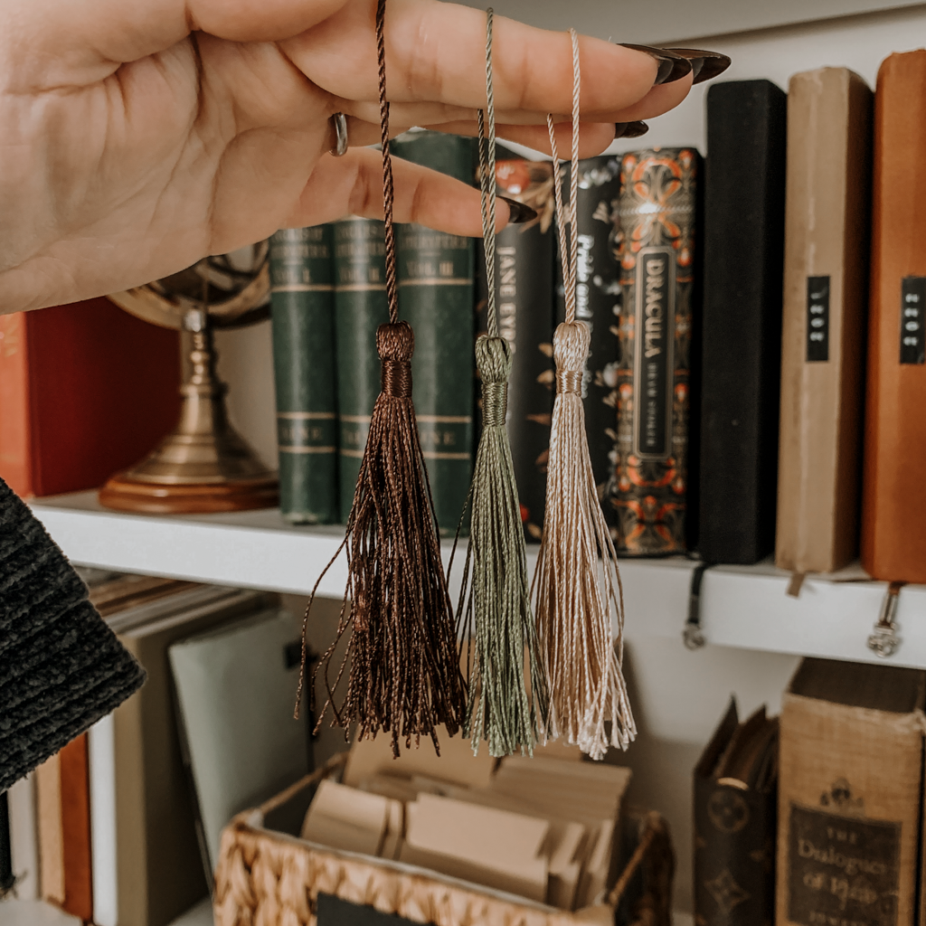 Minimal Florals Bookmark: Brown Tassel