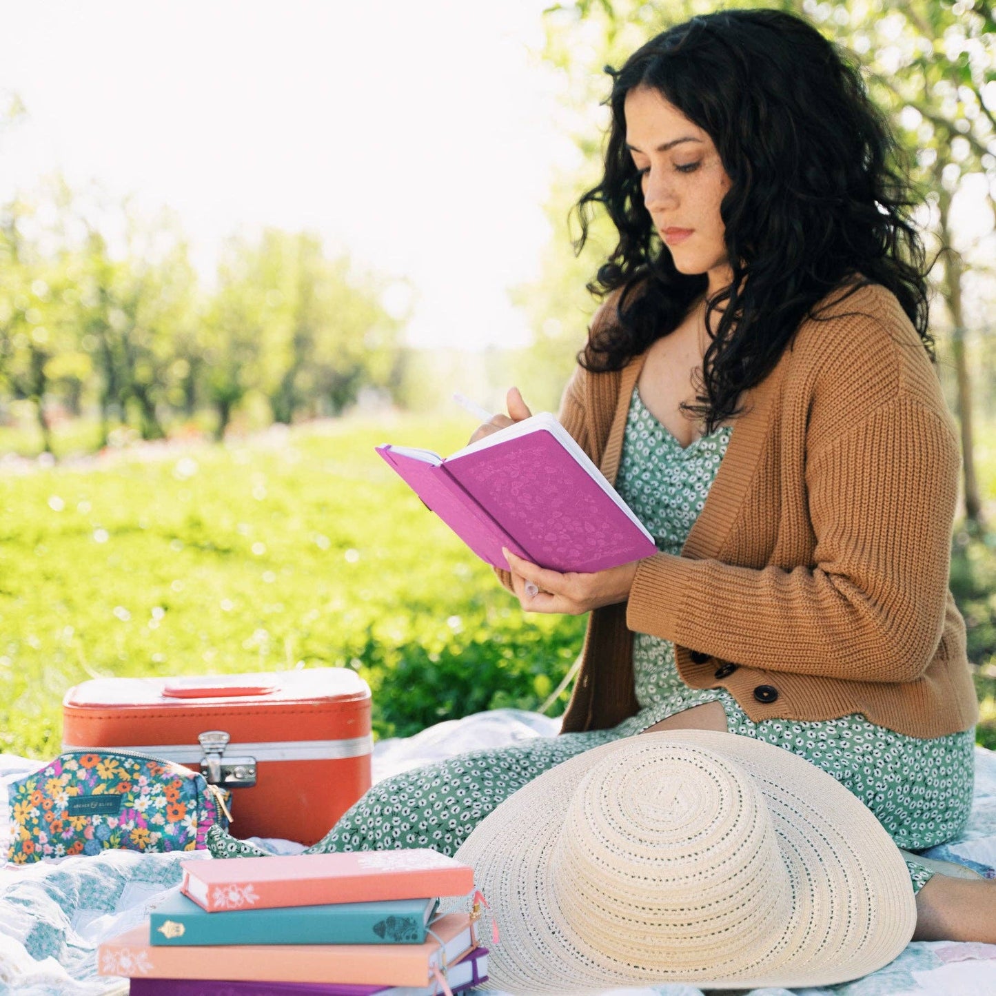Berries & Vines | Notebook: Dot Grid / TN: 144 Pages