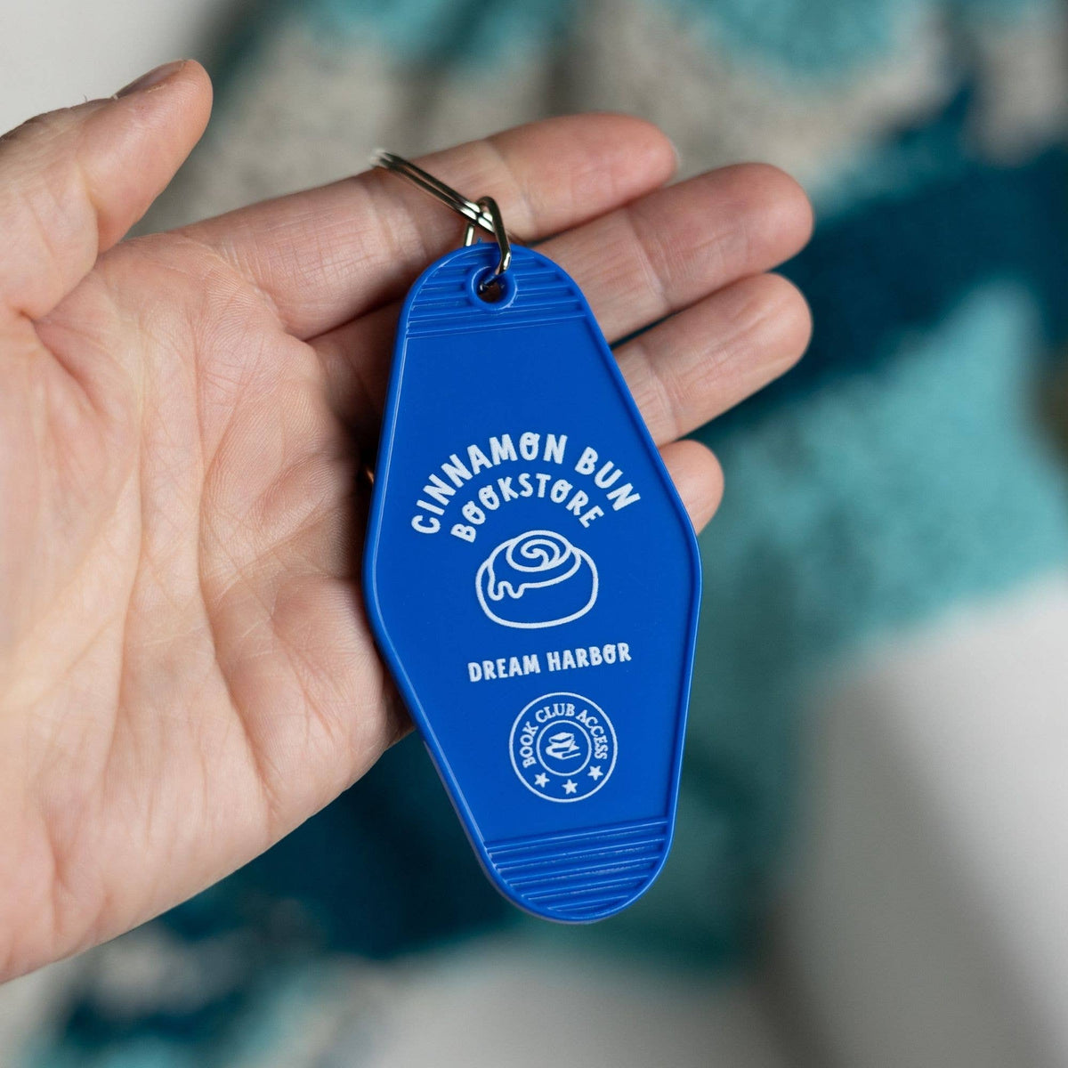 The Cinnamon Bun Book Store Motel Keychain – Dream Harbor