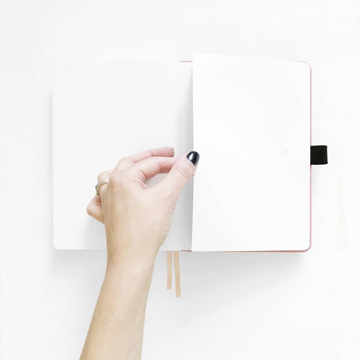 Winter Village Notebook: Dot Grid / A5: 192 Pages