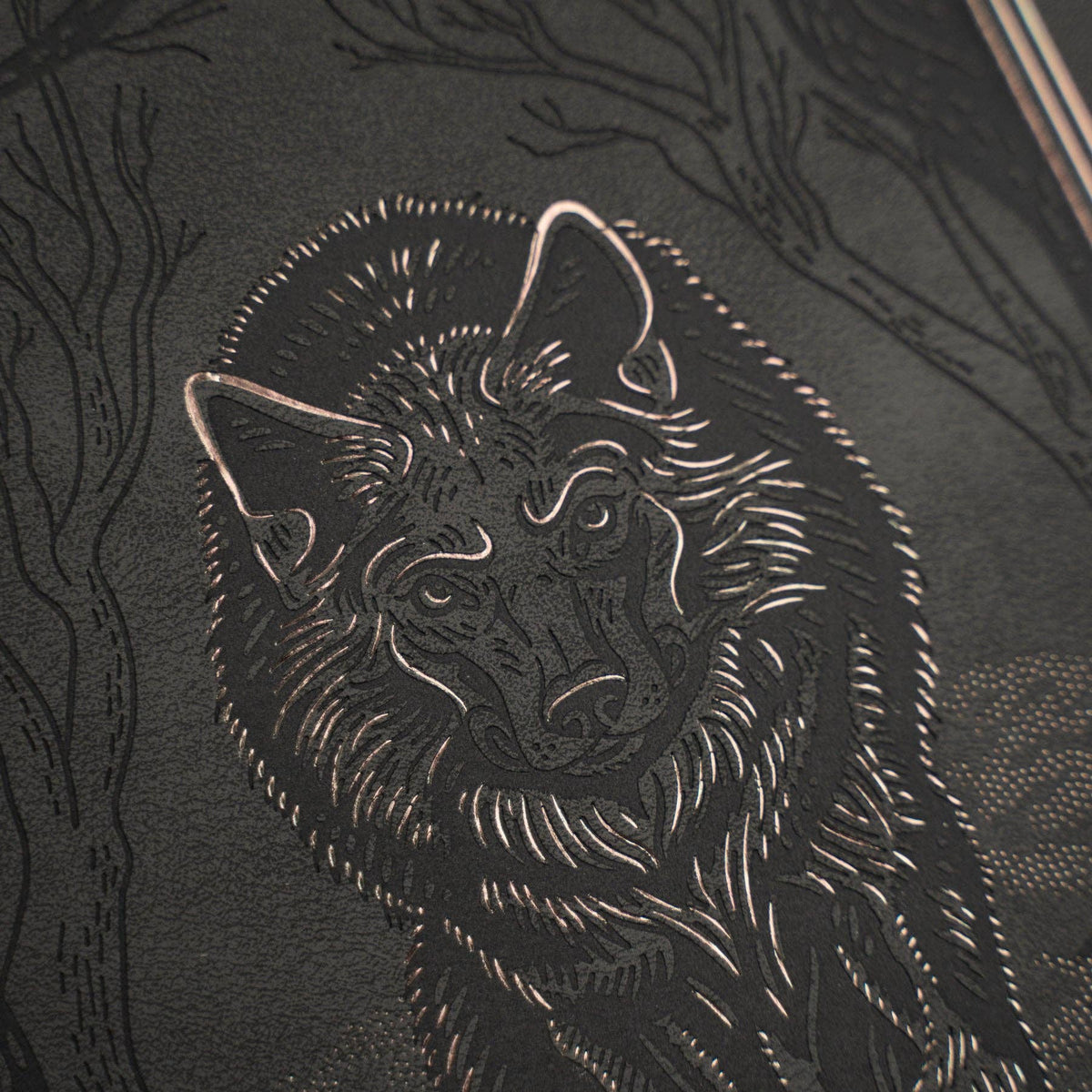 Wolf in the Night | Notebook: Black Dot Grid / B5: 160 Pages