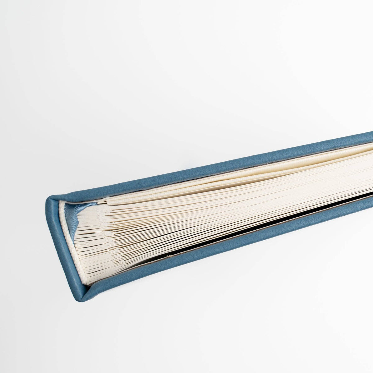 Storybook in Navy | Books: White Dot Grid / A5: 192 Pages