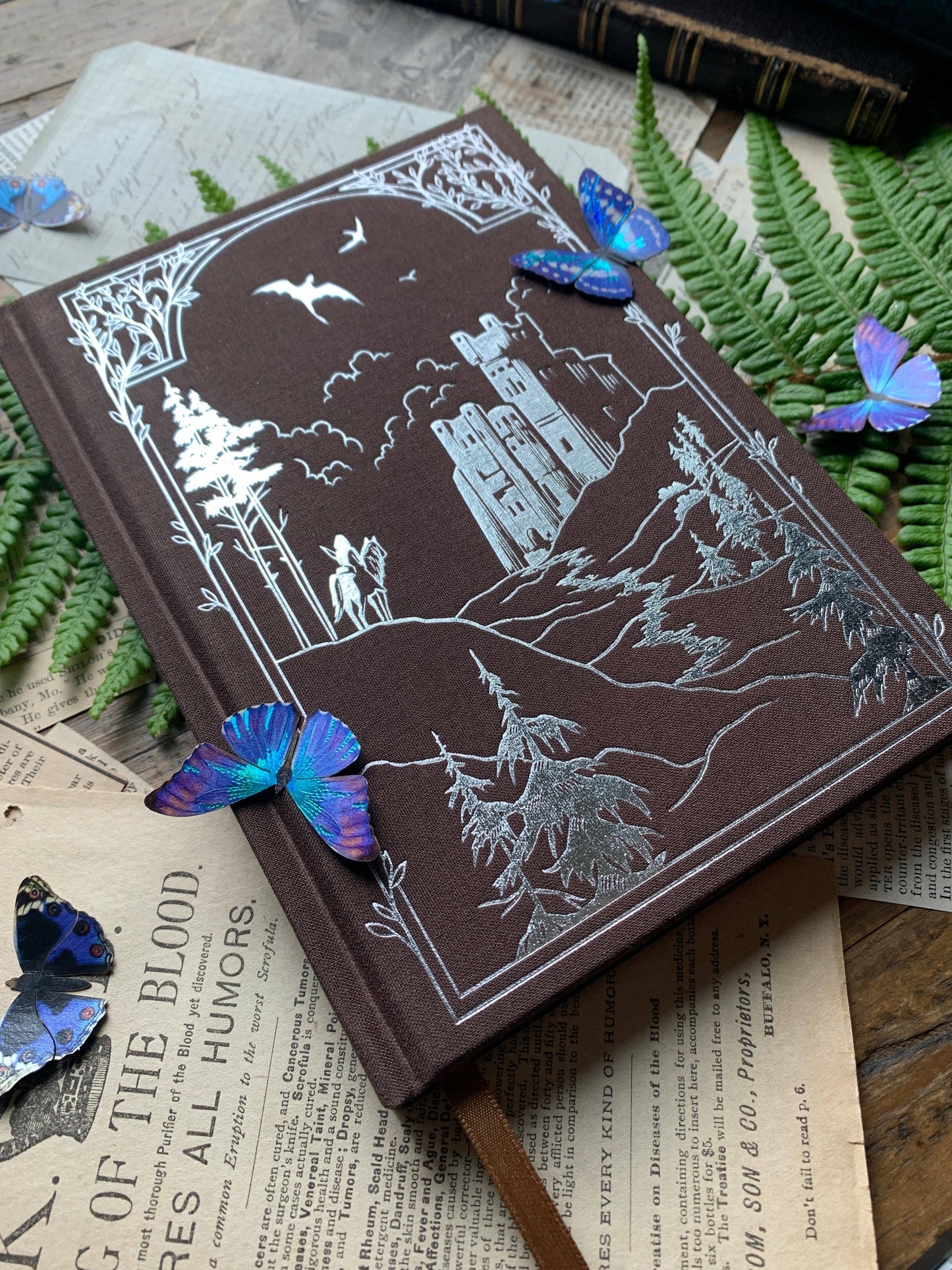 🌙 The Wanderer B6 Vegan Dot Grid Notebook - Gold