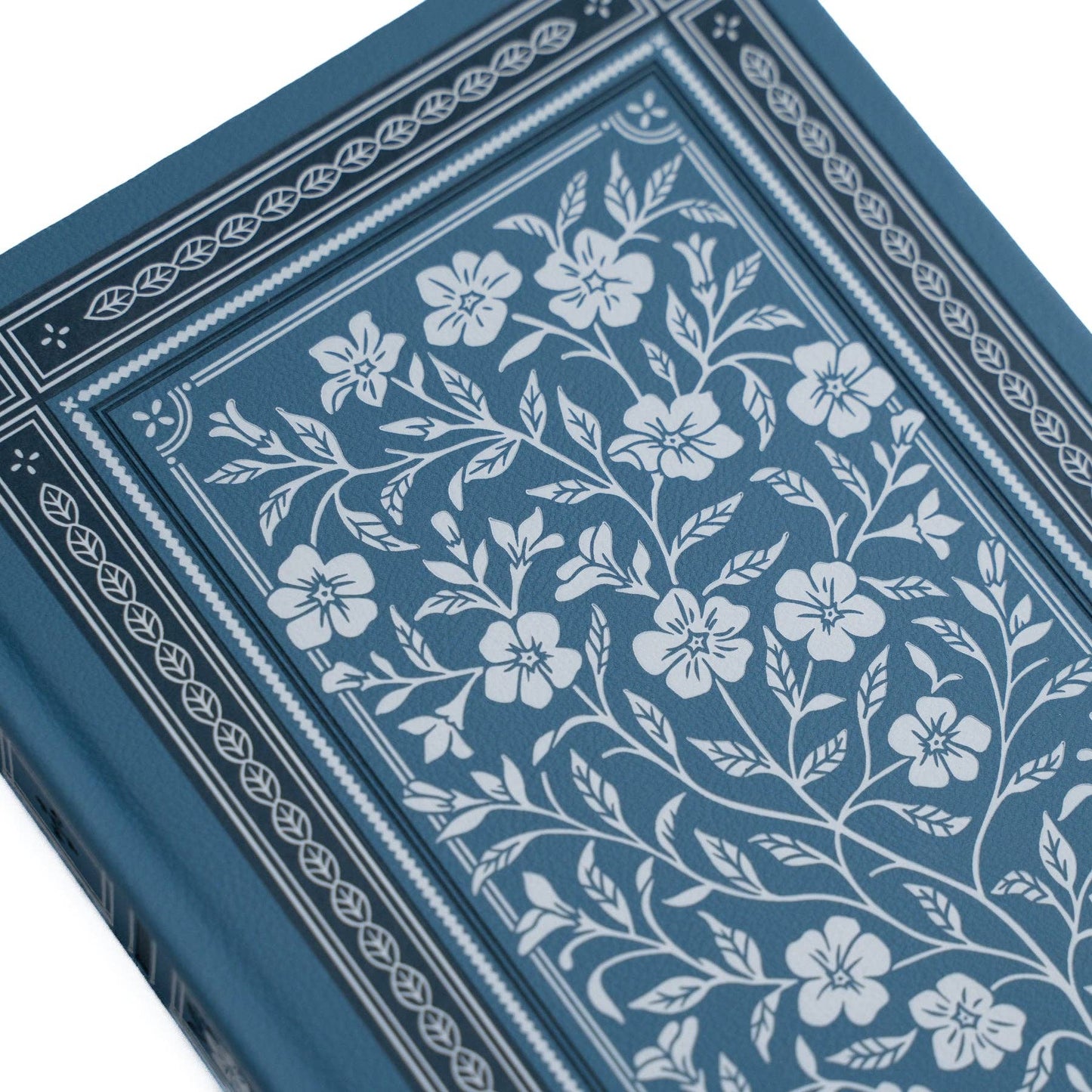 Wild Periwinkle Notebook: Dot Grid / B5: 160 Pages