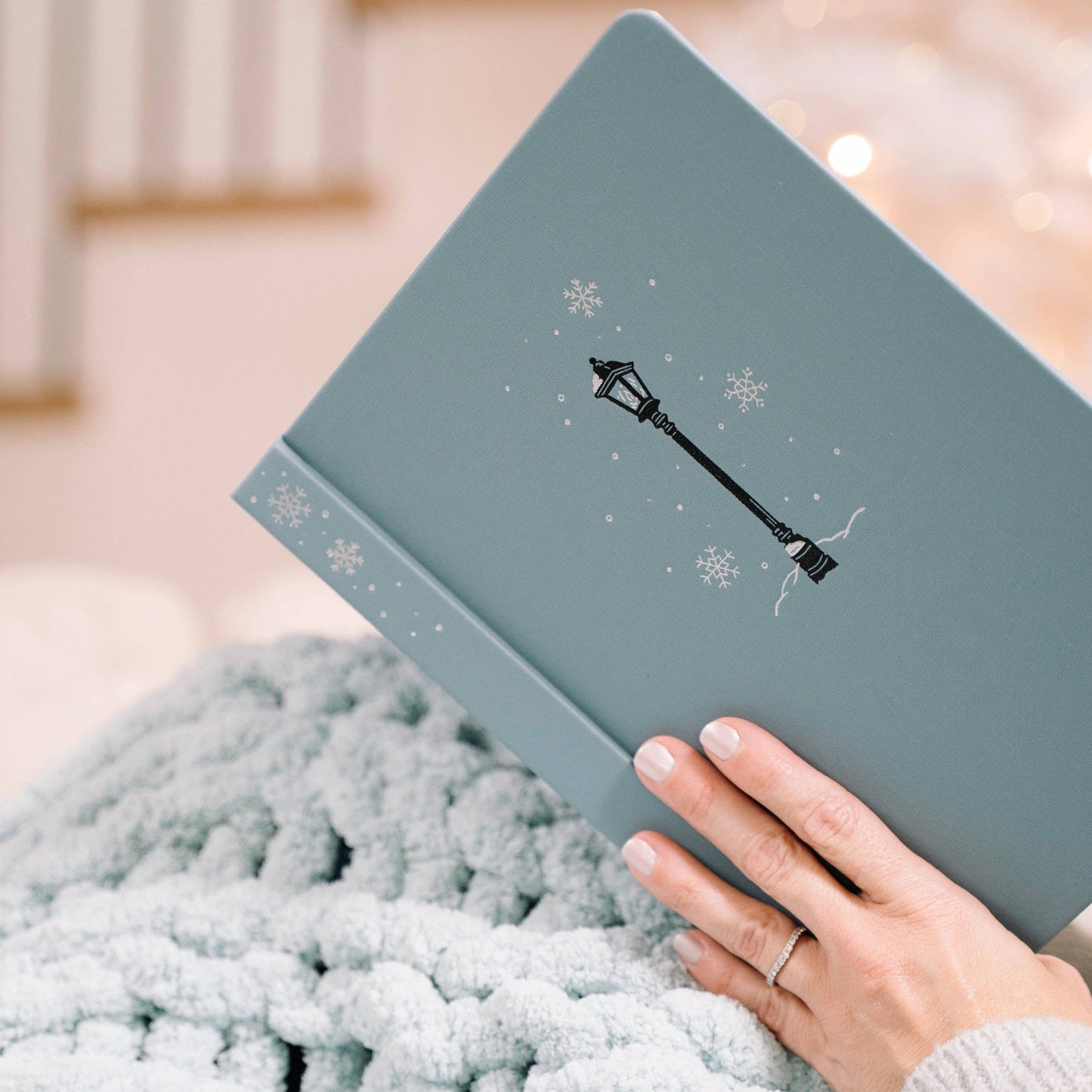 Lamp Post Notebook: Dot Grid / TN: 144 Pages