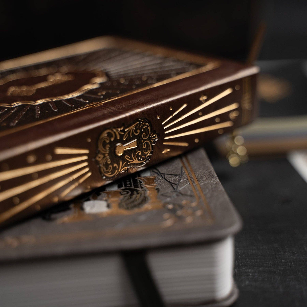 Halloween Box 2026: Whispering Walls