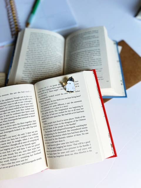 Sherlock Homes Ghost Pin, Magnifying Glass