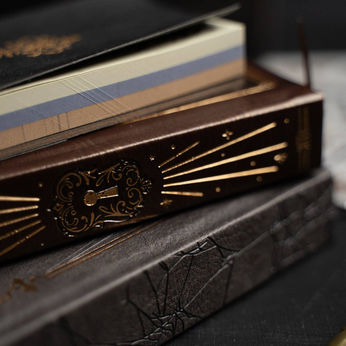 Halloween Box 2026: Whispering Walls