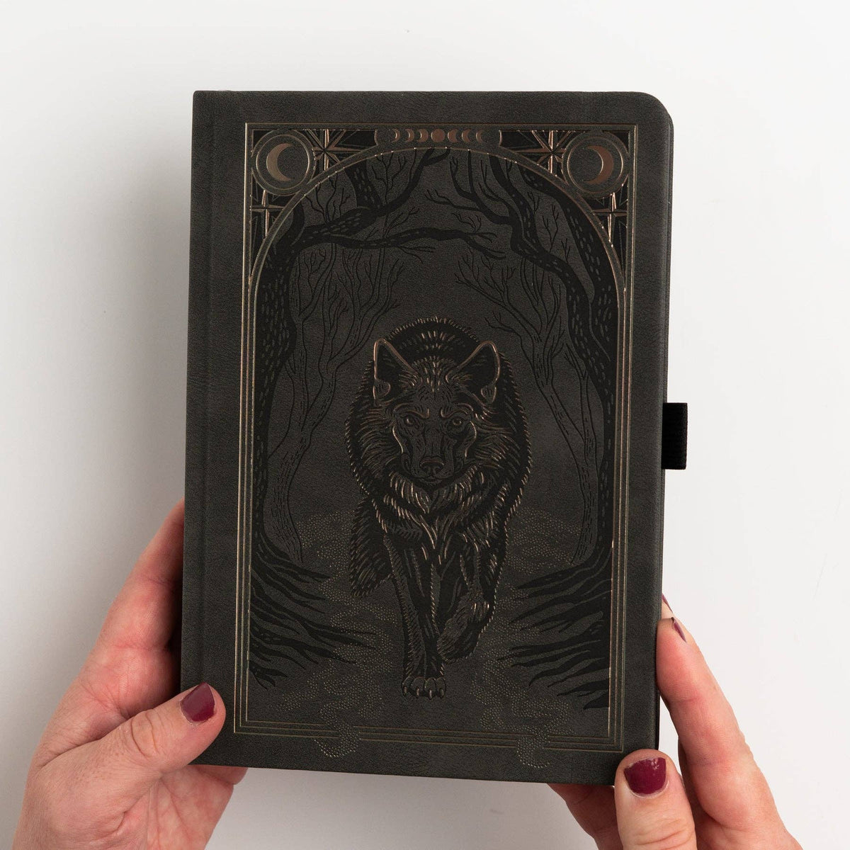 Wolf in the Night | Notebook: White Dot Grid / A5: 192 Pages